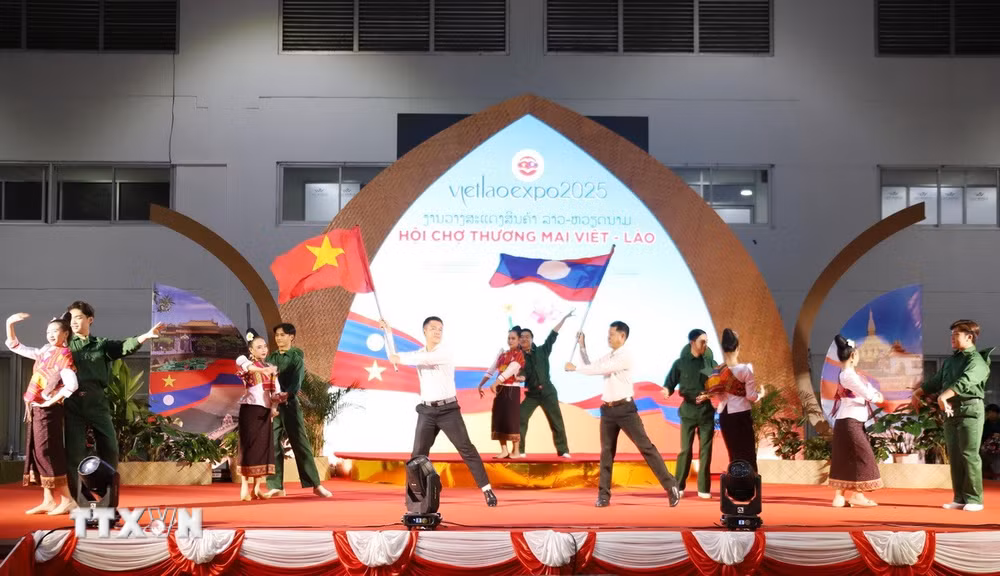 ttxvn-hoi-cho-viet-lao.jpg
