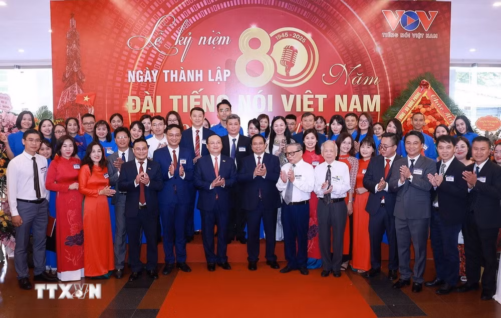 ttxvn-thu-tuong-du-le-ky-niem-80-nam-ngay-thanh-lap-dai-tieng-noi-viet-nam-4.jpg