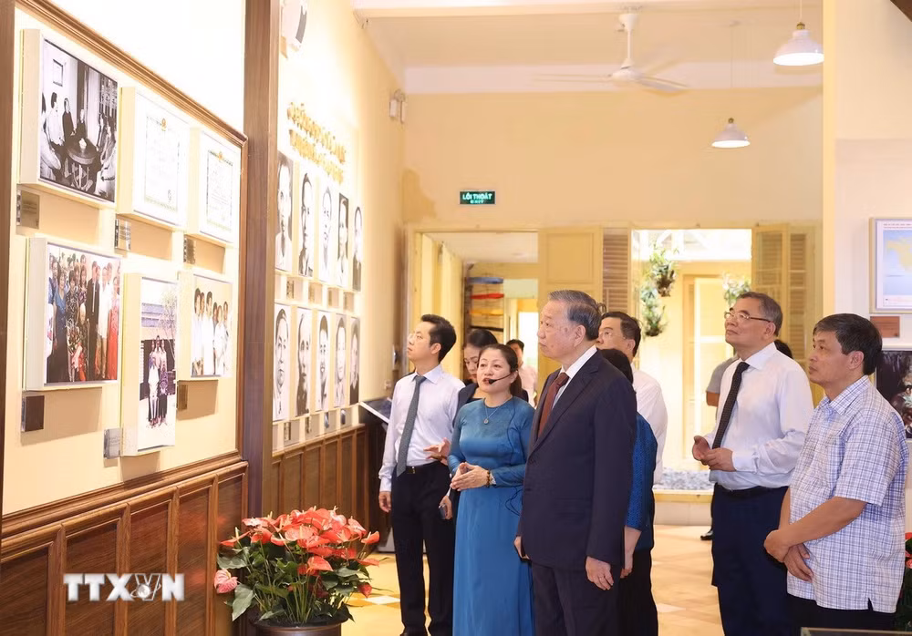 ttxvn-tong-bi-thu-den-dang-huong-tuyen-ngon-doc-lap-19.jpg