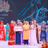Cuộc thi "Người Đẹp Áo Dài Việt Nam – Thái Lan" thu hút 31 thí sinh ở hai bảng thi cùng nhau tạo nên bức tranh văn hóa rực rỡ, giữa tà áo dài và lụa Thái giao thoa. (Ảnh: PV/Vietnam+)