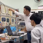 Sinh viên Trường Đại học Sư phạm Kỹ thuật Đà Nẵng chủ động học tập, đổi mới sáng tạo và làm chủ khoa học công nghệ. (Ảnh: Khoa Chương/TTXVN)