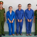Các đối tượng tại cơ quan công an. (Ảnh: Công an Thành phố Hồ Chí Minh cung cấp)