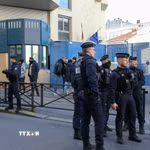 Cảnh sát Pháp canh gác ở thủ đô Paris. (Ảnh: AFP/TTXVN)