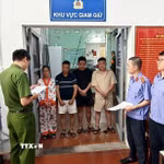 Bốn đối tượng bị tạm giữ hình sự do có dấu hiệu của tội “Gây rối trật tự công cộng.” (Ảnh: TTXVN phát)