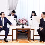 Chủ tịch Quốc hội Trần Thanh Mẫn tiếp Bí thư Thành ủy Diên An Vương Hải Bằng. (Ảnh: Doãn Tấn/TTXVN)