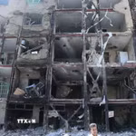 Tòa nhà bị phá hủy sau cuộc không kích tại Tehran, Iran. (Ảnh: THX/TTXVN phát)