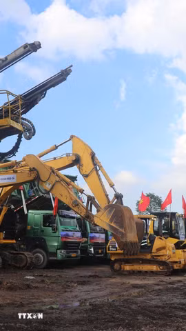 Khởi công dự án đường cao tốc Vinh-Thanh Thủy. (Ảnh: Trịnh Duy Hưng/TTXVN)