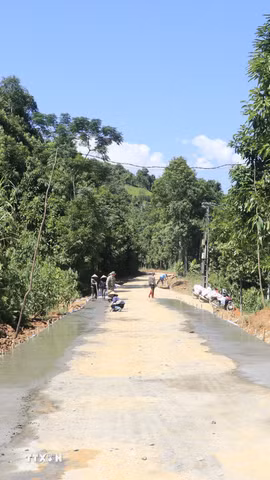 Những tuyến đường mới được hình thành giúp người dân xã Hưng Khánh (Lào Cai) đi lại thuận tiện. (Ảnh: Đinh Thùy/TTXVN)
