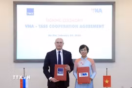 Lễ ký kết thỏa thuận hợp tác giữa TTXVN và Hãng thông tấn TASS (Liên bang Nga). (Ảnh: Tuấn Anh/TTXVN)