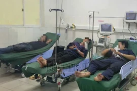 Ba công nhân đang được điều trị tại Bệnh viện Thống Nhất. (Nguồn: Pháp luật Thành phố Hồ Chí Minh)