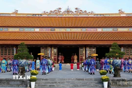 Lễ Thiết triều Nguyên đán triều Nguyễn được tái hiện tại Đại triều Điện Thái Hòa, Đại Nội Huế. (Ảnh: Nguyên Lý/TTXVN)