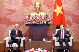 Chủ tịch Quốc hội Trần Thanh Mẫn tiếp ông Takebe Tsutomu, Cố vấn đặc biệt Liên minh Nghị sỹ Hữu nghị Nhật-Việt. (Ảnh: Doãn Tấn/TTXVN)