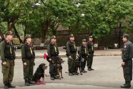 'Lá chắn thép' cảnh sát cơ động giữa mùa Đông giá rét