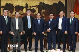 Thủ tướng Phạm Minh Chính tiếp ông Hyoung Nyon Kim, Phó Chủ tịch Tập đoàn Dunamu và ông Lee Eunhung, Phó Chủ tịch Tập đoàn Hana của Hàn Quốc. (Ảnh: Dương Giang/TTXVN)
