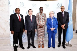 Chủ tịch IPU Tulia Ackson và Tổng Thư ký IPU Martin Chungong đón Chủ tịch Quốc hội Trần Thanh Mẫn dự Lễ khai mạc Hội nghị các Chủ tịch Quốc hội Thế giới lần thứ 6. (Ảnh: Doãn Tấn/TTXVN)