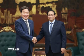 Thủ tướng Phạm Minh Chính tiếp ông Park Chang Dal, Đặc phái viên của Tổng thống Hàn Quốc. (Ảnh: Dương Giang/TTXVN)