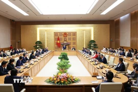 Thủ tướng Phạm Minh Chính tiếp đoàn lãnh đạo doanh nghiệp bán dẫn quốc tế. (Ảnh: Dương Giang/TTXVN)