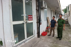 Khu kho, xưởng bị phát hiện chứa khoảng 100 tấn tân dược, thực phẩm chức năng giả. (Ảnh Mạnh Khánh/TTXVN)