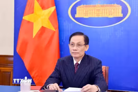 Bộ trưởng Ngoại giao Lê Hoài Trung điện đàm với Bộ trưởng Ngoại giao Hàn Quốc Cho Hyun. (Ảnh: TTXVN)