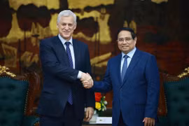 Thủ tướng Phạm Minh Chính tiếp ông Bill Winters, Tổng Giám đốc Tập đoàn Standard Chartered. (Ảnh: Dương Giang/TTXVN)