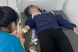 Nữ sinh tại bệnh viện. (Ảnh do gia đình cung cấp)