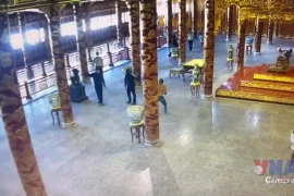 Vụ xâm phạm ngai vua triều Nguyễn: Du khách có biểu hiện 'ngáo đá'