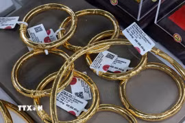 Vàng trang sức bày bán tại cửa hàng của Tập đoàn Vàng bạc Đá quý Doji. (Ảnh: Trần Việt/TTXVN)