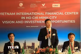 Ông Hoàng Nguyên Dinh, Phó Chủ tịch UBND Thành phố Hồ Chí Minh, phát biểu tại sự kiện “Trung tâm Tài chính Quốc tế Việt Nam tại Thành phố Hồ Chí Minh: Tầm nhìn và Cơ hội đầu tư." (Ảnh: Anh Hiển/TTXVN)