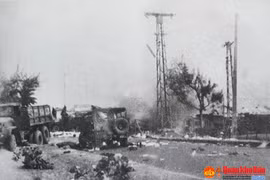 Quân ta tấn công đánh chiếm Tỉnh đường ngụy sáng 1/4/1975. (Nguồn: Quân khu Bốn)