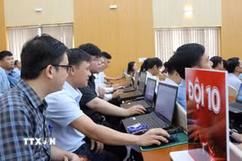 Các thành viên đội diễn tập. (Ảnh: Phạm Cường/TTXVN)