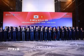 Thủ tướng Lê Minh Hưng và Tổng thống Hàn Quốc Lee Jae Myung cùng các đại biểu dự Diễn đàn kinh tế Việt Nam-Hàn Quốc. (Ảnh: Dương Giang/TTXVN)