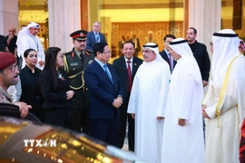 Thủ tướng Phạm Minh Chính và Phu nhân đến Tòa nhà Di sản văn hóa Arab. (Ảnh: Dương Giang/TTXVN)