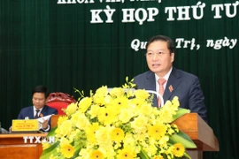 Chủ tịch UBND tỉnh Quảng Trị Lê Hồng Vinh phát biểu nhận nhiệm vụ tại Kỳ họp. (Ảnh: Tá Chuyên/TTXVN)