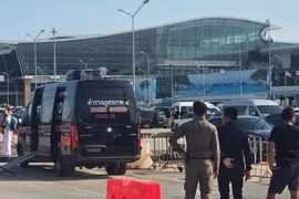 Cảnh sát Thái Lan tại Sân bay Phuket. (Nguồn: Bangkok Post)