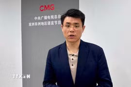 Chuyên gia nghiên cứu về Việt Nam, Trưởng ban tiếng Việt thuộc Đài Phát thanh và Truyền hình Trung ương Trung Quốc Ngụy Vi. (Ảnh: Quang Hưng/TTXVN)