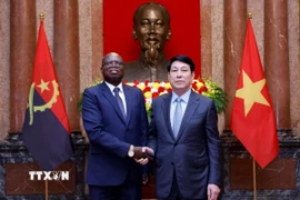 Chủ tịch nước Lương Cường tiếp Đại sứ Cộng hoà Angola Fernando Miguel đến trình Quốc thư, nhận nhiệm vụ tại Việt Nam (24/4/2025). (Ảnh: Lâm Khánh/TTXVN)