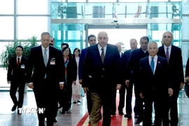 Chủ tịch Hạ viện Jordan Mazen Turki El Qadi đến Hà Nội, bắt đầu thăm chính thức Việt Nam. (Ảnh: Tuấn Anh/TTXVN)