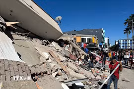 Tòa nhà bị sập sau động đất tại Pereira, Colombia ngày 10/8/2026. (Ảnh: AA/TTXVN phát)