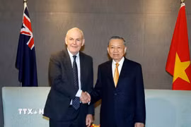Tổng Bí thư, Chủ tịch nước Tô Lâm và ông Steven Joyce, Quyền Chủ tịch Hội Hữu nghị New Zealand-Việt Nam. (Ảnh: Thống Nhất/TTXVN)