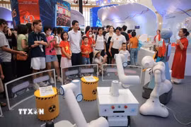 Gian trưng bày của Viện Hàn lâm Khoa học và Công nghệ Việt Nam tại triển lãm thành tựu đất nước. (Ảnh: Hoàng Hiếu/TTXVN)