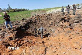 Hiện trường một vụ tấn công tên lửa tại Beit Shemesh, Israel. (Ảnh: THX/TTXVN)