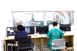 Tiến hành can thiệp điện quang DSA cho bệnh nhân tại Bệnh viện Bạch Mai cơ sở Ninh Bình. (Ảnh: Thanh Tuấn/TTXVN)