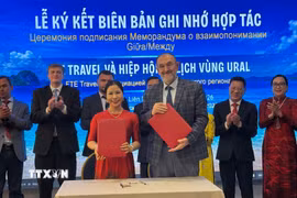 Doanh nghiệp hai bên ký MoU tại Hội nghị. (Ảnh: Tâm Hằng/TTXVN)