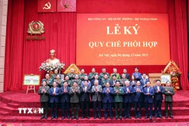 Tổng Bí thư Tô Lâm, Chủ tịch nước Lương Cường và Thủ tướng Phạm Minh Chính với các đại biểu. (Ảnh: Phạm Kiên/TTXVN)