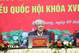 Ủy viên Bộ Chính trị, Phó Chủ tịch Thường trực Quốc hội Đỗ Văn Chiến, ứng cử viên đại biểu Quốc hội khóa XVI, trình bày chương trình hành động tại buổi tiếp xúc cử tri ở phường Bắc Giang, tỉnh Bắc Ninh. (Ảnh: Thanh Thương/TTXVN)