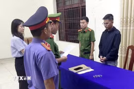 Tài xế Võ Nguyễn Duy An tại cơ quan chức năng. (Ảnh: TTXVN phát)