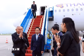 Chủ tịch Quốc hội kiêm Chủ tịch Hạ viện Thái Lan Sophon Zaram đến Hà Nội, bắt đầu chuyến thăm chính thức Việt Nam. (Ảnh: Tuấn Anh/TTXVN)