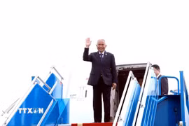 Chủ tịch Quốc hội kiêm Chủ tịch Hạ viện Thái Lan Sophon Zaram đến Hà Nội, bắt đầu chuyến thăm chính thức Việt Nam. (Ảnh: Tuấn Anh/TTXVN)