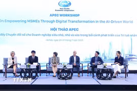 Giao lưu với các diễn giả tại Hội thảo. (Ảnh: Minh Đức/TTXVN)
