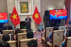 Đại sứ đặc mệnh toàn quyền Nguyễn Quốc Dũng phát biểu tại Lễ kỷ niệm. (Ảnh: Ngọc Quang/TTXVN)